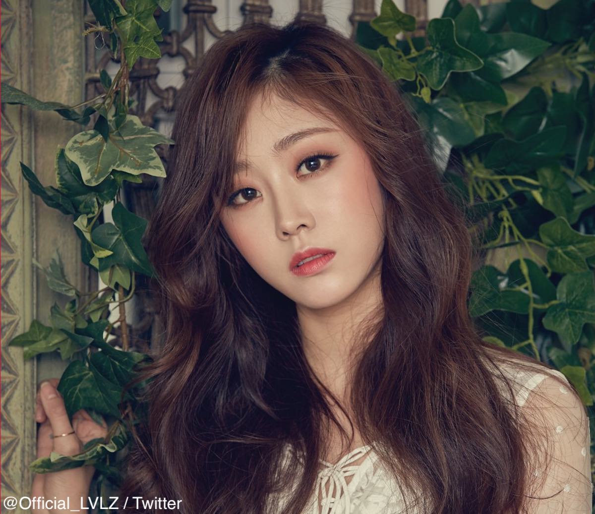 面長さんが顔を効果的に小さく見せるには 耳 と 前髪 がポイント Lovelyz ジスも実践 スタイルコンサルティング で自分に合ったスタイリング Odiodi